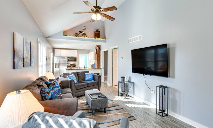 Pleasant Hill Casa | Charming Missouri Home < 1 Mi to Katy Trail!