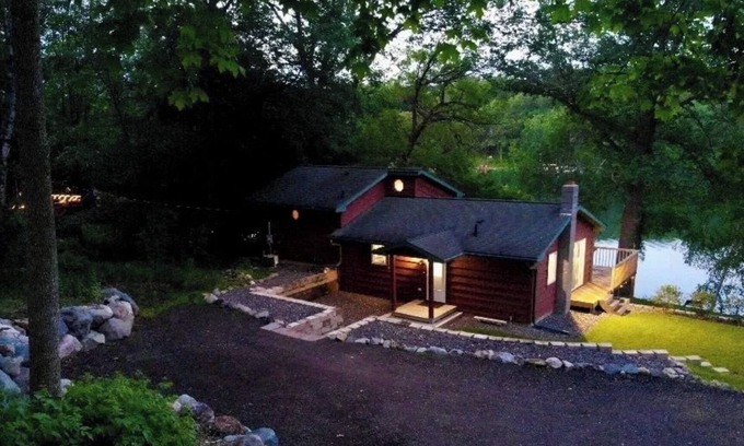 Almelund Cabina | Charming modern 2-bedroom lakeside-cabin in excellent Centuria with WiFi, AC
