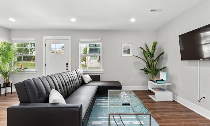 Inglewood Casa | Charming Modern 3-Bedroom Home in East Nashville!