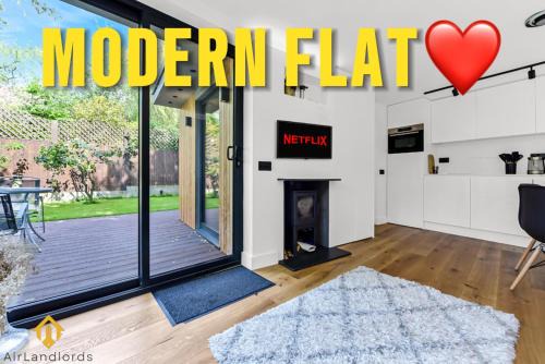 Fortis Green Casa | Charming Modern Chic Pad Summer House
