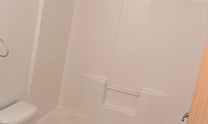 Knapp Apartamento | Charming, Modern, Clean Furnished 2-bdrm apt in Knapp with AC, WIFI & Laundry