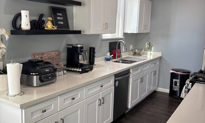 Whittier Casa | Charming Modern Dog Friendly 3-bedroom House near Disneyland