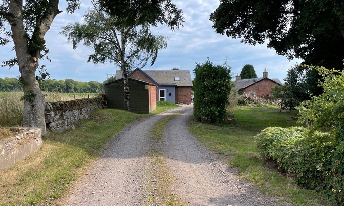 Letham Grange Cabaña | Charming modernised country cottage retreat near woodland walk and coast