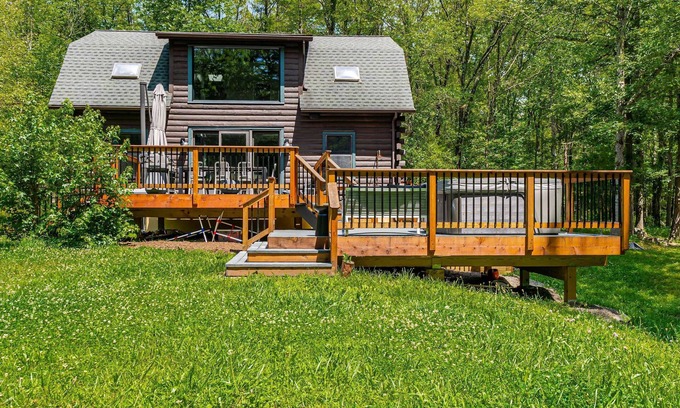 New Paltz Casa | Charming Mohonk Home with Fire Pit and Hot Tub