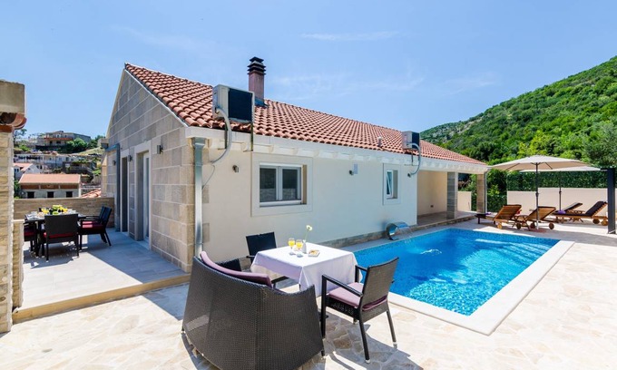 Mokosica Villa | 330 m² Villa ∙ 3 habitaciones ∙ 6 personas
