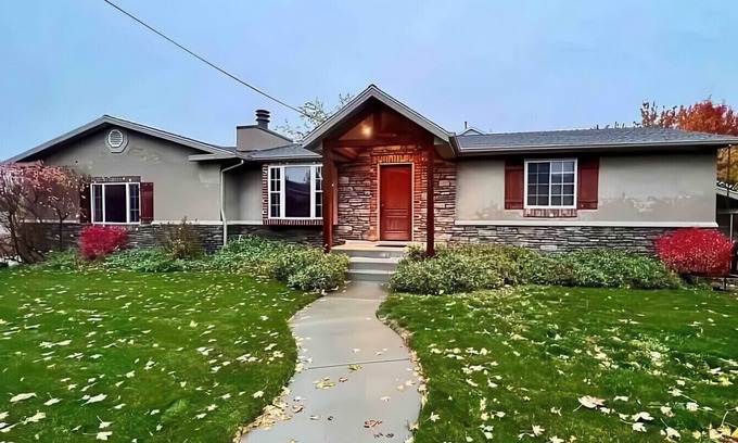 Millcreek Casa | Charming Mountain Retreat with Enclosed Backyard and Artistic Flair