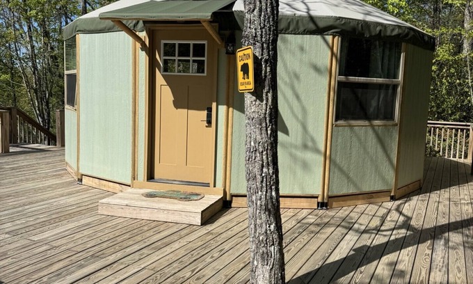 Walland Casa | Charming Mountain Yurt in Walland w/Full Bathroom, Hot Tub, Privacy!