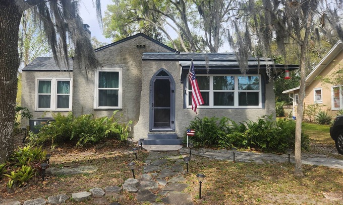 Mount Dora Casa | Charming Mt Dora 2 Bedroom House - 1 mile from Historic Downtown!