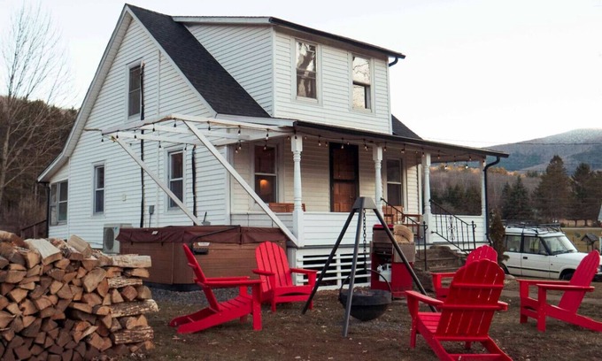 West Kill Cabaña | Charming Mtn Stay | Views, Hot Tub, Prime Location
