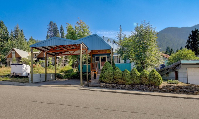 Mullan Casa | Charming Mullan Home - 6 Mi to Lookout Pass!