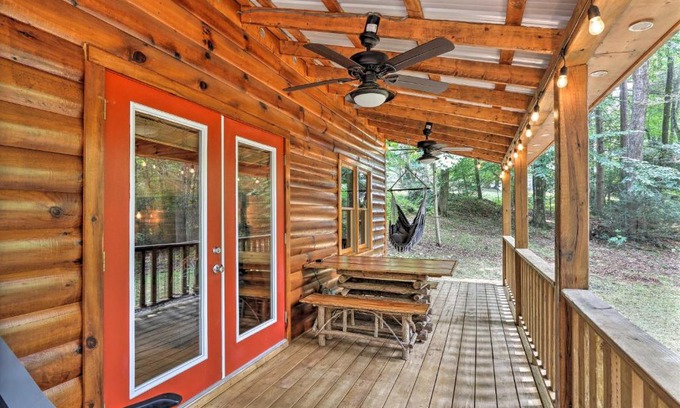Murphy Casa | Charming Murphy Cabin with Porch - Near Hiking!