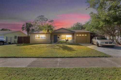 Central Naples Casa | Charming Naples Oasis - Close to Beaches & Shops