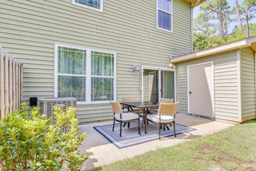 Navarre Casa | Charming Navarre Townhome 5 Mi to Beach!