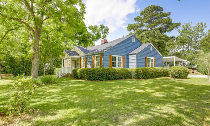 New Bern Cabaña | Charming New Bern Cottage w/ Grill & Fire Pit!