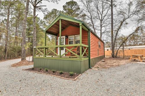New Bern Casa | Charming New Bern Log Cabin - Pets Welcome!