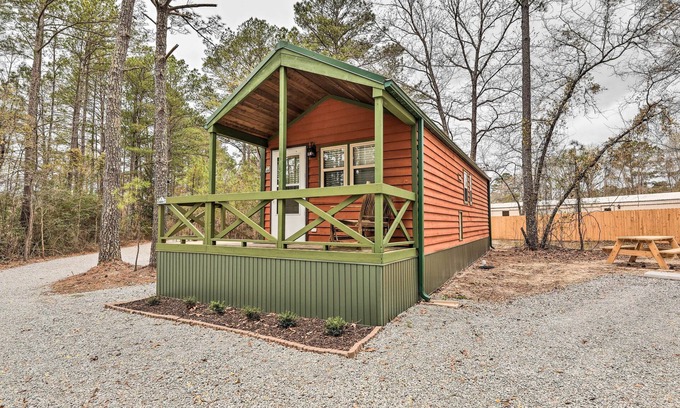 New Bern Cabina | Charming New Bern Log Cabin - Pets Welcome!