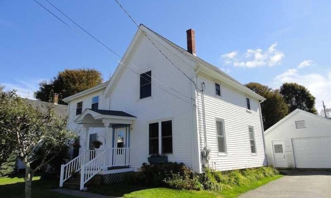 Rockland Casa | Encantador nuevo Englander con personajes costeros a pasos de todo