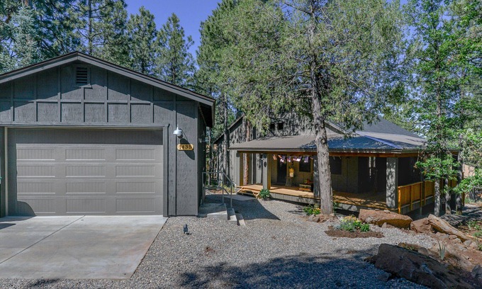 Munds Park Casa | ENCANTADOR "CABIN IN THE WOODS" de nueva construcción ubicado en Quiet Cul De Sac