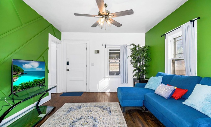 Rosedale Casa | Charming newly Renovated, Pet friendly, Wi-Fi, close to Union Station/Plaza area