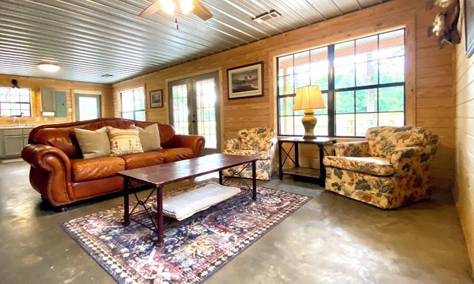 Sardis Cabina | Charming Newly Renovated 2-Bedroom Cabin with highspeed WiFi, in peaceful Sardis