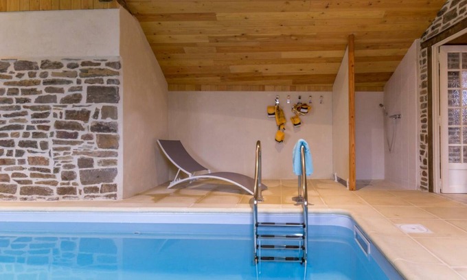 Montaigu-les-Bois Cabaña | Casa independiente con piscina privada, jardín, y encanto rural en Normandía