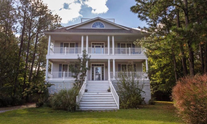 North Shores Casa | Charming North Shores Home with Ocean Views, Pool, Tennis, & Private Beach!