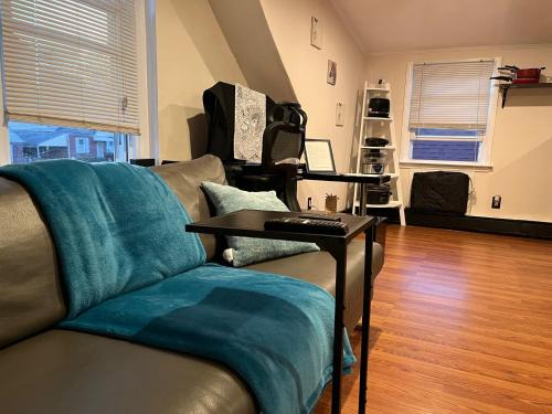 Elmont Apartamento | Charming NYC apt near UBS and Belmont Park Village