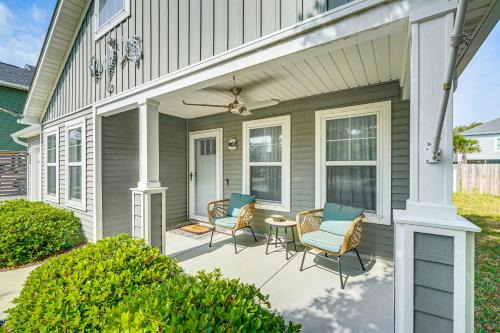 Long Beach Casa | Charming Oak Island Beach House with Fire Pit and Yard
