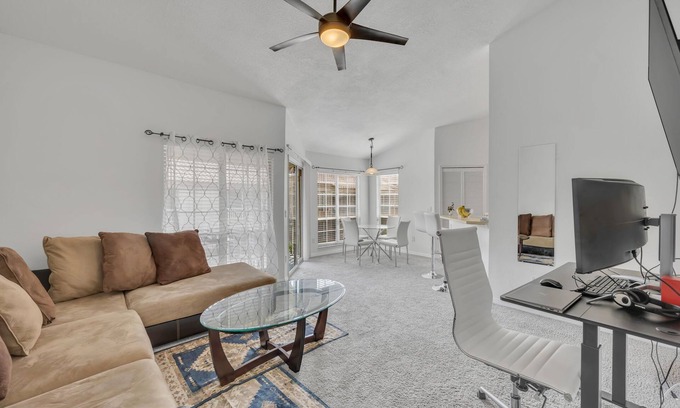 Southwest Orlando Condominio | Charming Oasis: Stylish Apartment in the Heart of Orlando