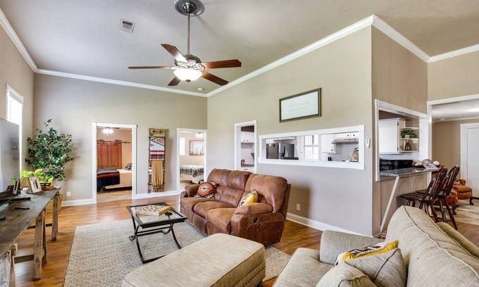 Marietta Casa | Charming Oklahoma Escape Near Beaches & Golfing!