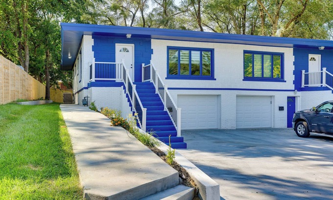 Omaha Casa | Charming Omaha Getaway - 3 Mi to Baxter Arena!