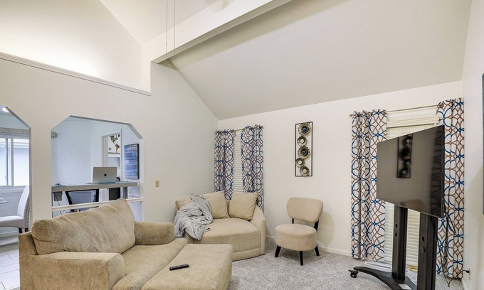 Chalco Casa | Charming Omaha Vacation Rental: 16 Mi to Downtown!