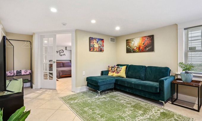 New Orleans Casa | Charming one bedroom blocks from the fairgrounds