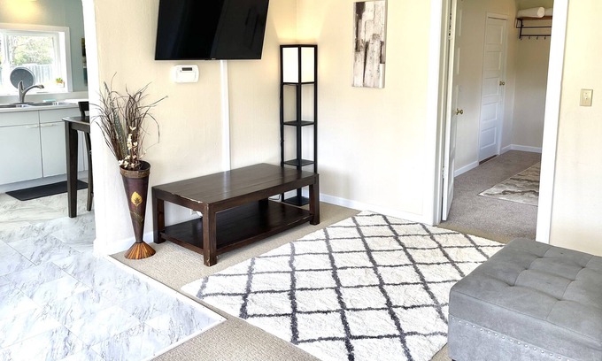 Tillicum Casa | Charming one bedroom near Amazon, JBLM, and American lake