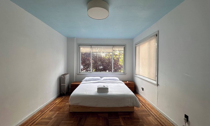 Far Rockaway Casa | Charming One Bedroom Townhouse, Ground Floor - 10mins to Rockaway Beach