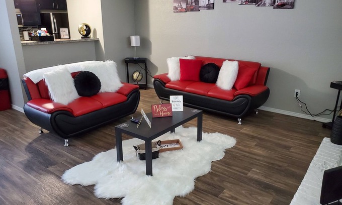 North Arlington Casa | Charming One-Bedroom Townhome near AT&T Stadium
