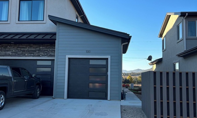 Palmer Lake Apartamento | Charming Palmer Lake Loft: 1-bdrm LOFT, full bath, kitchen, smart TV, WiFi, AC