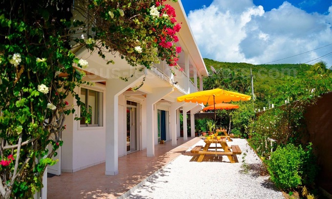 Bellefontaine Villa | Encantadora villa panameña con vista a la piscina