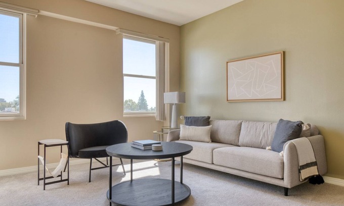 Old Pasadena Apartamento | Charming Pasadena 1BR w/ Gym & Pool, nr Colorado Ave, by Blueground