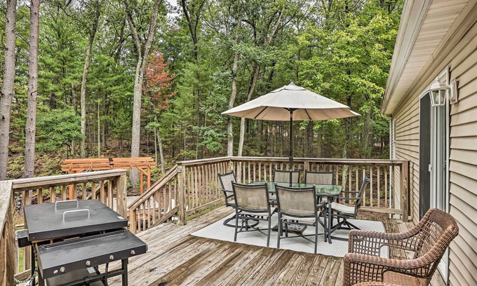 Pentwater Casa | Charming Pentwater Home w/ Fire Pit & Yard!