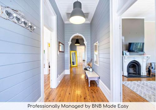 Dubbo Casa | Charming Period Home - Walk to CBD, Pet Friendly