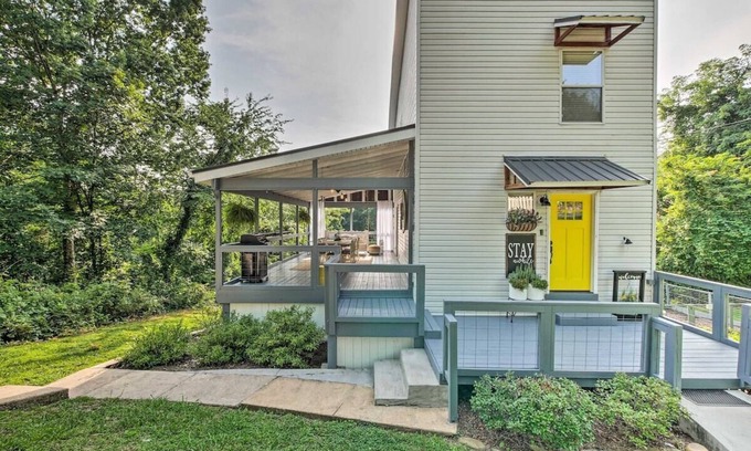 North Chattanooga Casa | Charming Pet-Friendly Chattanooga Home, 3 Mi to Dtwn!