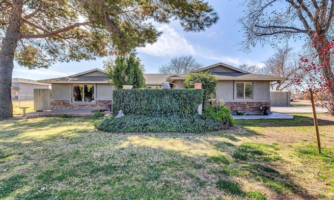 Gilbert Casa | Charming, Pet-friendly, 3-bedroom home in Gilbert with AC, WiFi, pool, hot tub