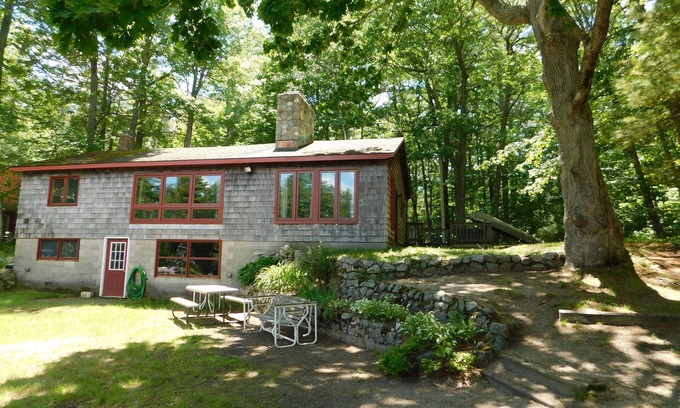 Raymond Casa | Charming pet-friendly Maine camp in a peaceful cove on Little Sebago.