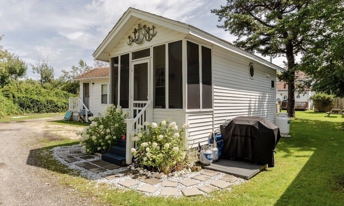 Pine Point Apartamento | Encantador Pine Point OOB Beach Cottage Tiny House, a pasos de la playa