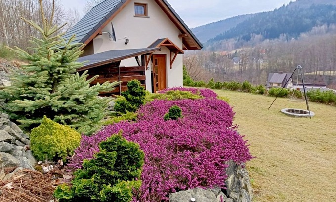 Czernichow Cabaña | Charming 1-bedroom cottage in amazing Międzybrodzie Bialskie with beautiful view