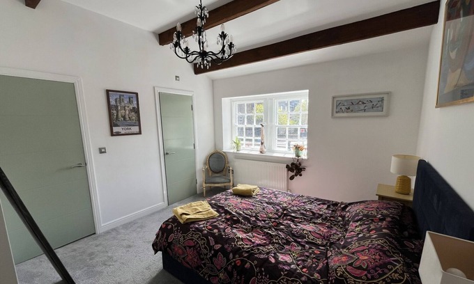 Horsforth Casa | Charming pottery barn conversion 2 mins from Horsforth train station.
