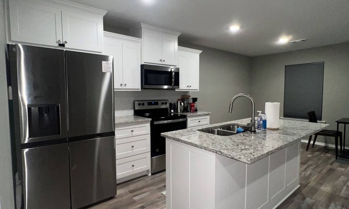 Beebe Casa | Charming private 1-bedroom with privacy fence backyard shared bathroom