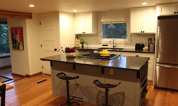 Whitefish Cabaña | Encantadora casa privada de 2 dormitorios más literas en la ciudad - $ 150- $ 250 / noche