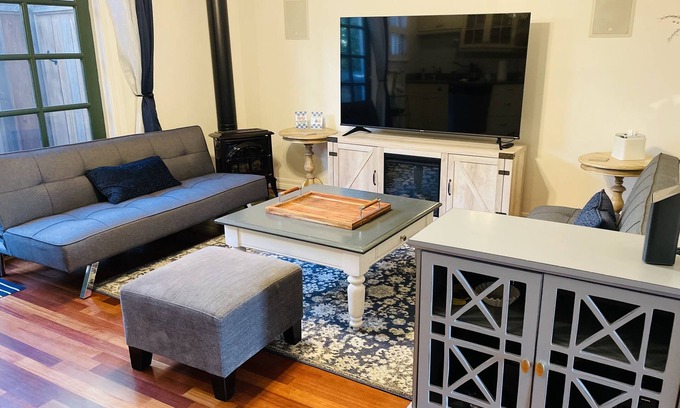 Downtown Napa Cabaña | Charming Private Cottage in Napa Downtown